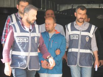 Kıskanç koca, karısı ’evet’ deyince öldürmüş