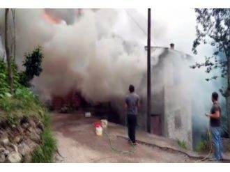 Yangına hortumla müdahale