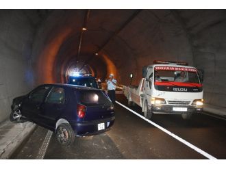 Otomobil ile motosiklet tünelde çarpıştı: 1 yaralı