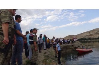 Serinlemek için nehre giren 2 kuzen boğuldu