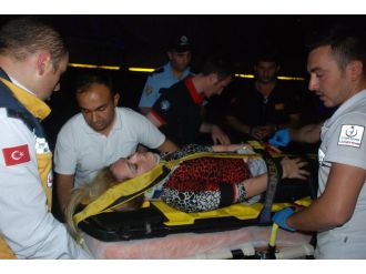 Takla atan otomobilde sıkışan kadın sürücü güçlükle kurtarıldı