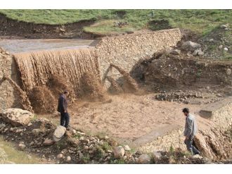 10 dakikalık yağmur sele dönüştü, afette 1 kişi kayboldu