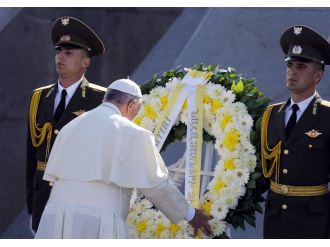 Papa ’Sözde Ermeni Soykırımı’ anıtını ziyaret etti
