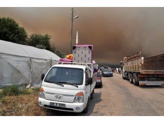 Yangın bölgesinde vatandaşlar evlerini terk ediyor