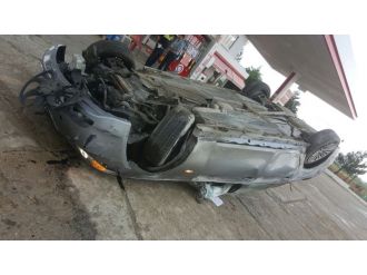 Otomobil akaryakıt istasyonuna daldı