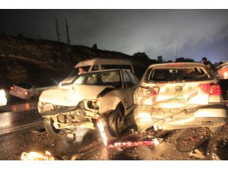 Zincirleme kazalar peş peşe geldi: 3 ölü, 13 yaralı