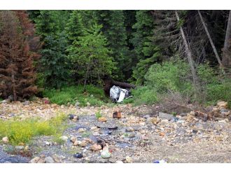 Uçurumdan yuvarlandılar: Ölümden döndüler