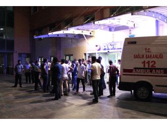 Otomobille kamyonet kafa kafaya çarpıştı