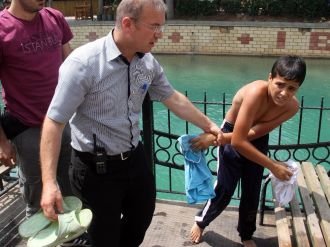 Polis’ten ’çocuklar boğulmasın’ operasyonu