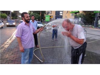 Sıcaktan böyle korunmaya çalıştılar
