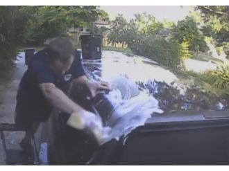 Kaza işte: 3 basamaklı merdivenden düştü kaburgasını kırdı