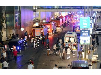 Ünlü isimler kanlı saldırıyı kınadı