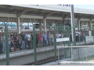 Marmaray seferleri bir süre durdu