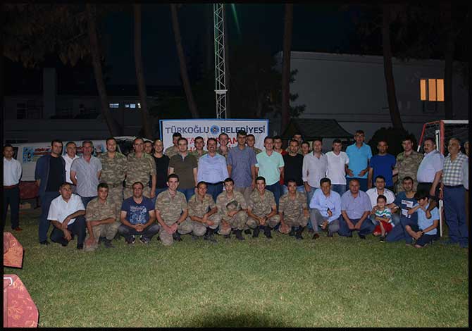 Başkan Okumuş Askerlere İftar Yemeği Verdi