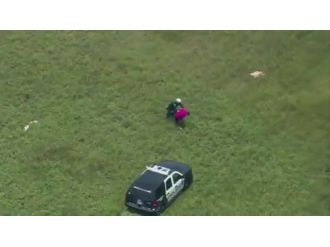 Helikopterle kovaladı, elleriyle yakaladı