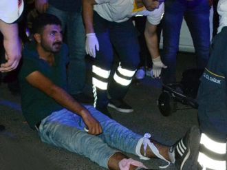 Kavgayı ayırmaya çalışan 3 vale silahla yaralandı