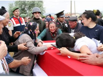 Şehit annesinin feryadı yürek dağladı