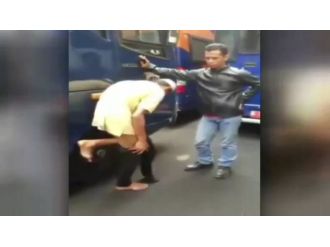 Görevlileri karşısında görünce bacağı ’çıktı’