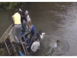 Belediye Başkanı kanalizasyona düştü