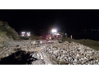 Trafiğe heyelan engeli