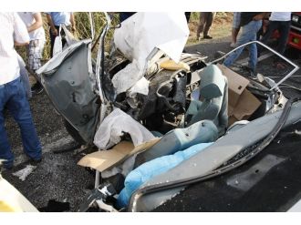 Otomobil kağıt gibi ezildi: 1 ölü