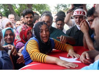 Şehit cenazesinde Kürtçe ağıtlar göğe yükseldi