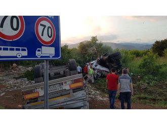 TIR dehşeti: 2 ölü, 3 yaralı
