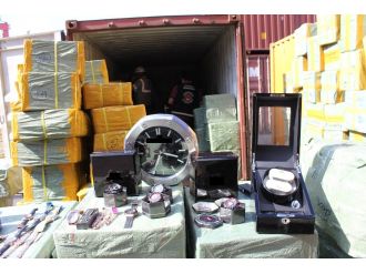 170 milyon lira değerinde kaçak saat ele geçirildi