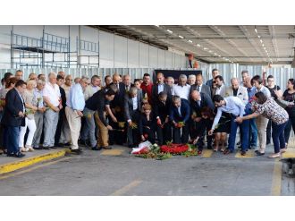 Konsoloslar patlamanın yaşandığı bölgeye karanfil bıraktı