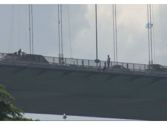 İstanbul trafiğine intihar girişimi engeli