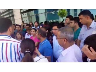 Eylem yapan doktorlar vatandaşların tepkisiyle karşılaştı