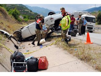 Bayram tatili yolunda kaza: 2 ölü, 3 yaralı