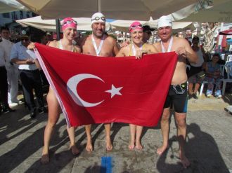 Sakız Adası’ndan Çeşm’ye bayrak yüzüşü