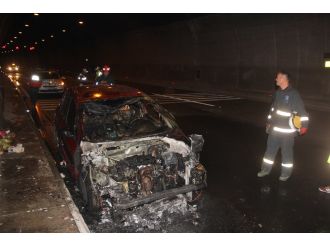 5 kişilik ailenin bulunduğu araç Bolu Dağı Tüneli’nde yandı