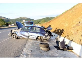 Cenazeye giden aile kaza yaptı