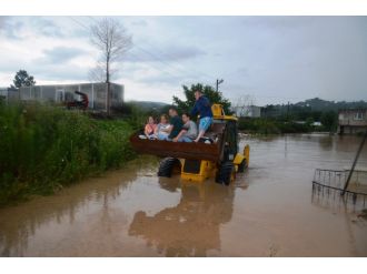 Fatsa’da sel: Vatandaşlar evlerinde mahsur kaldı
