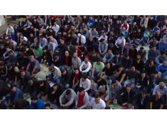 Almanya’daki Türkler camilere akın etti