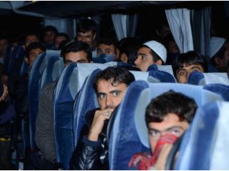 Yurdışına çıkmak isteyen 38 kaçak göçmen yakalandı