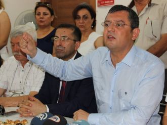 CHP’li Özel, sığınmacılara vatandaşlık çalışmalarını eleştirdi