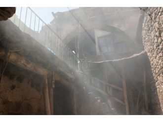 Toprak evde yangın: 2’si çocuk 3 ölü