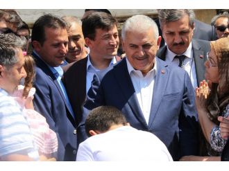 Başbakan Yıldırım’dan şehit evine ziyaret