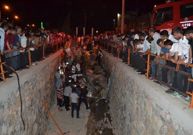 Kamyonet Alt Geçide Uçtu: 2 Ağır Yaralı