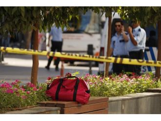 Şüpheli çanta polisi alarma geçirdi