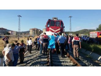 Hemzemin geçitte korkunç kaza: 4 ölü