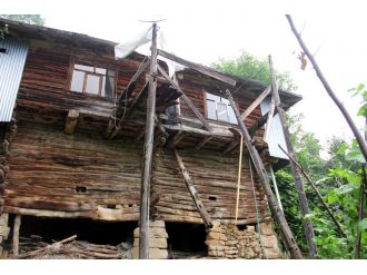 Balkon faciası: 1 ölü, 6 yaralı