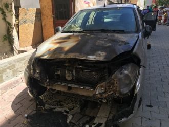 Esenyurt’ta 4 araç kundaklandı