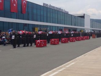 Şehitler için tören