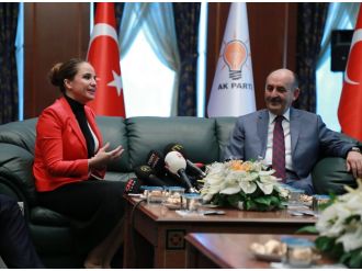 Siyasette bayram rüzgarı