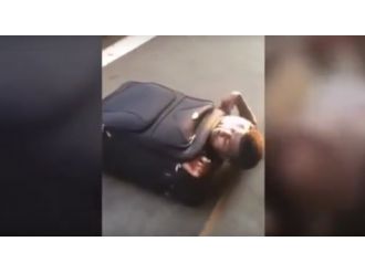 Bavuldan insan çıktı