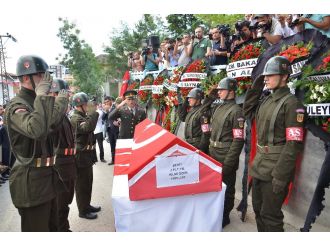 Şehit pilot son yolculuğuna uğurlandı